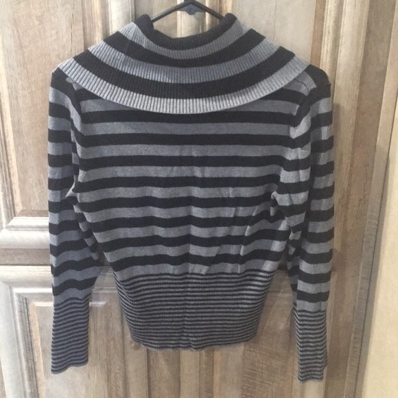 Very Nice “Apt. 9” Striped Turtleneck Sweater - Picture 3 of 8